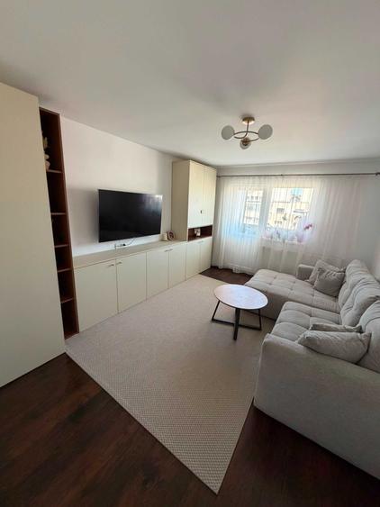 Apartament cu 3 camere decomandat în Florești
