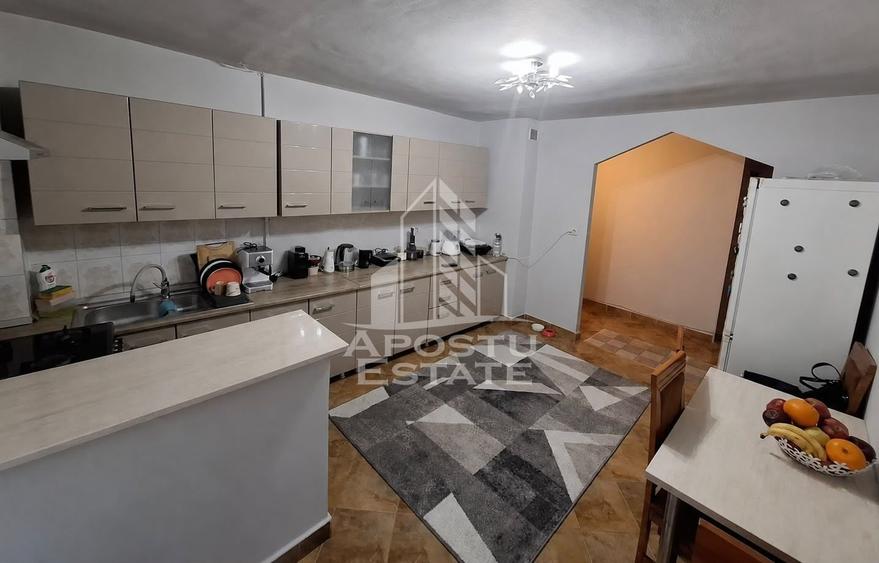 Apartament cu 4 camere decomandat în Mircea cel Bătrân