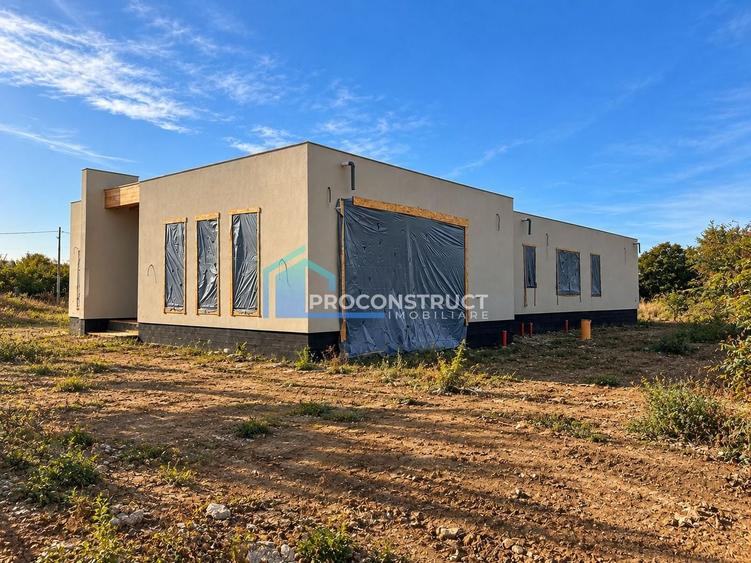 Casă individuală cu 6 camere cu Canalizare în Jebel