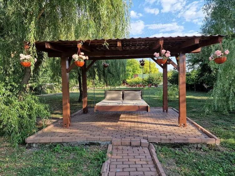Casă cu 7 camere cu Teren 4000 Mp în Conacu