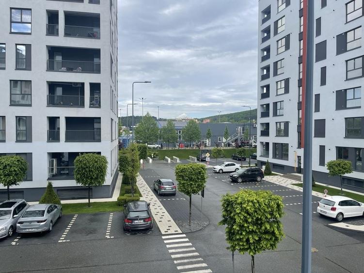 Apartament cu 3 camere decomandat în Florești