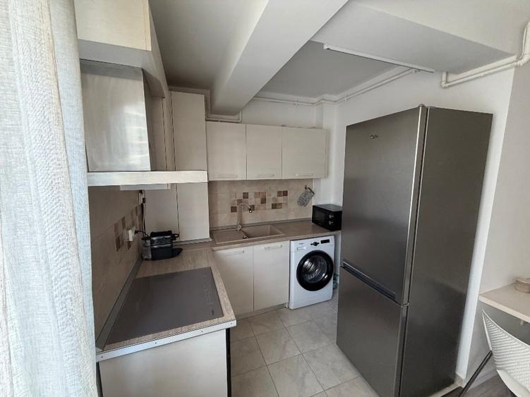 Apartament cu 2 camere decomandat, mobilat în Central