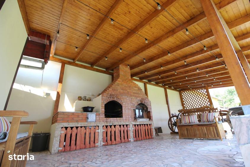 Casă cu 7 camere cu Teren 1841 Mp în Râu de Mori