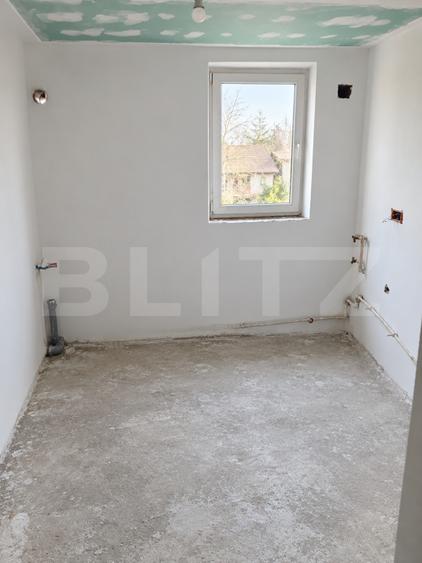 Apartament cu 3 camere semidecomandat în 9 Mai