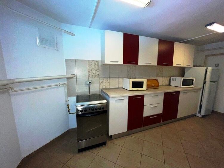 Casă individuală cu 16 camere cu Canalizare în Băneasa