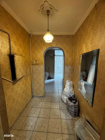 Apartament cu 2 camere semidecomandat în Berceni