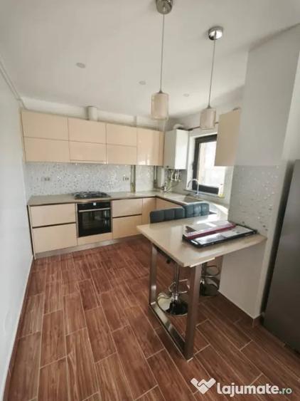 Apartament cu 2 camere decomandat, mobilat în Central