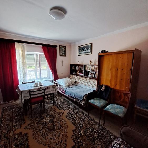 Casă cu 2 camere semidecomandat în Central
