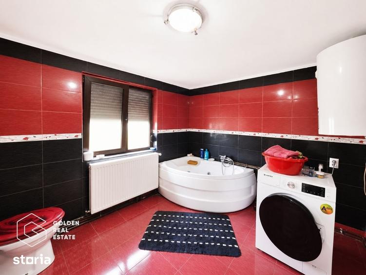 Casă cu 5 camere decomandat cu Teren 2355 Mp în Ususău