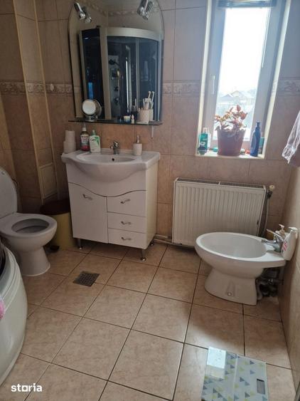 Casă cu 10 camere cu Teren 2500 Mp în Central
