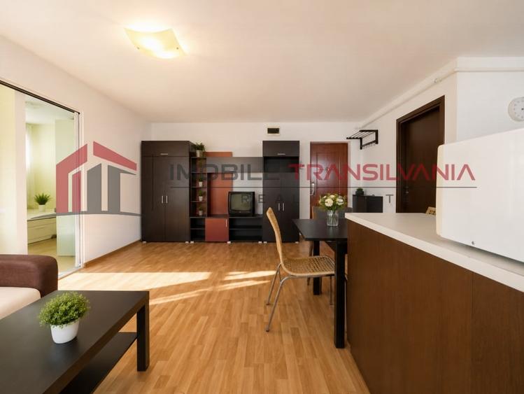 Apartament cu 3 camere semidecomandat, mobilat în Florești