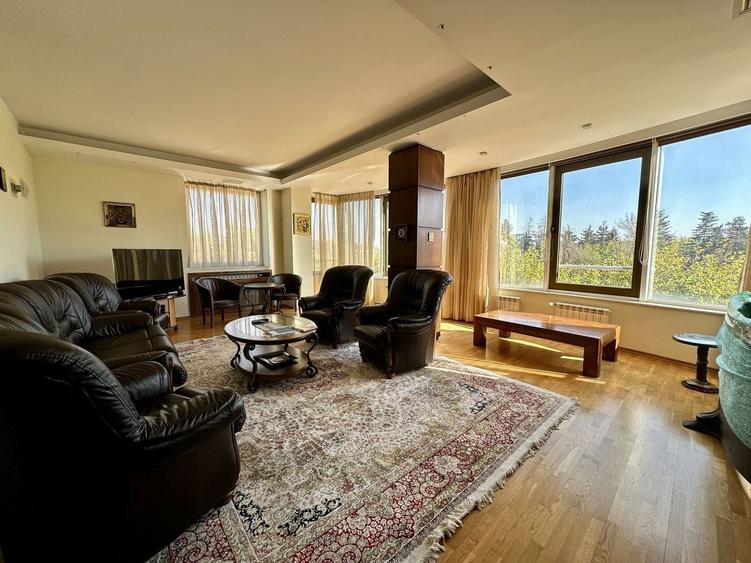Apartament cu 3 camere, mobilat în Primăverii