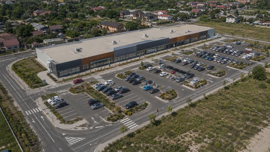 Spațiu comercial, de 3,321 mp, în Dobrești