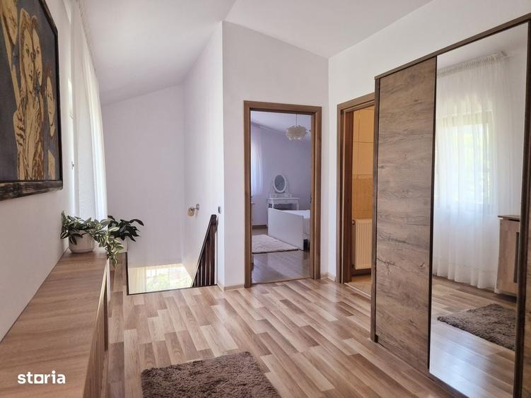 Casă cu 4 camere în Central