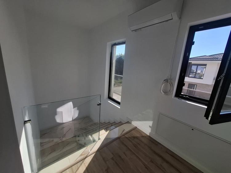Casă cu 5 camere cu Canalizare în Tunari