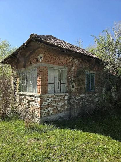 Teren de 5100 mp, în Runcu