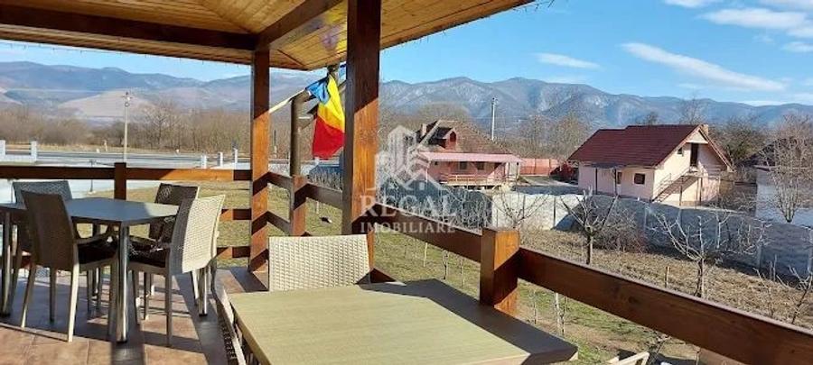 Hotel/Pensiune, de 759 mp, în Plopi