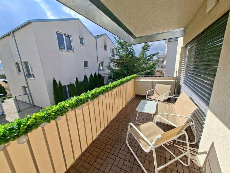 Apartament cu 3 camere decomandat, mobilat în Exterior Sud