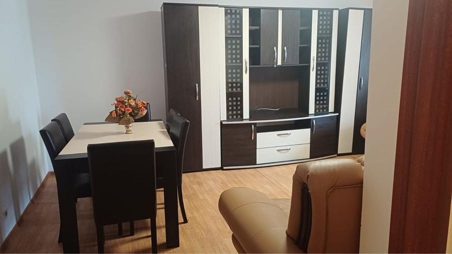 Apartament cu 3 camere decomandat în Amara