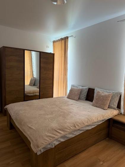 Apartament cu 3 camere decomandat, mobilat în Haliu