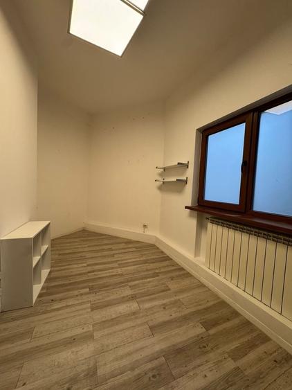 Apartament cu 3 camere semidecomandat în Victoriei