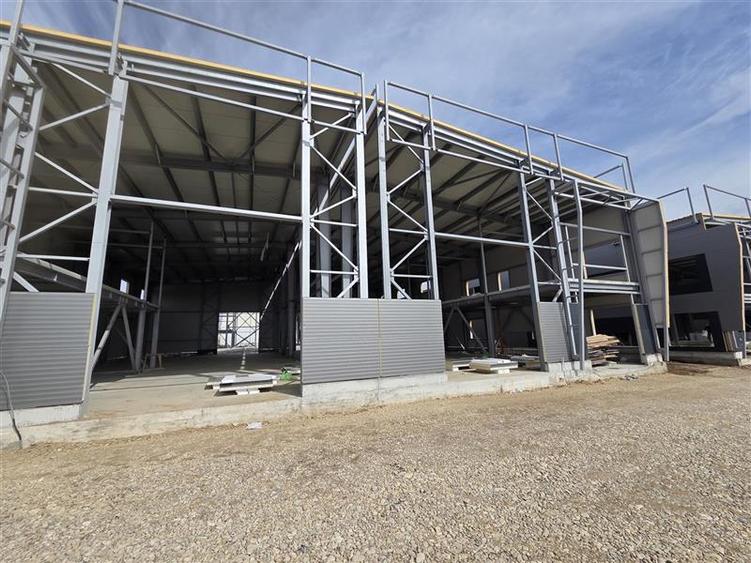 Spațiu industrial, de 844 mp, în Central