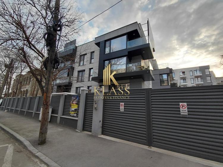 Apartament cu 4 camere în P-ța Unirii