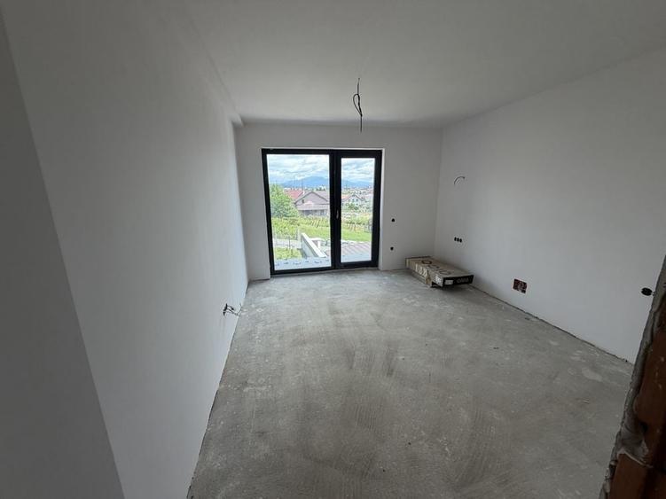Casă cu 4 camere în Petru Rareș