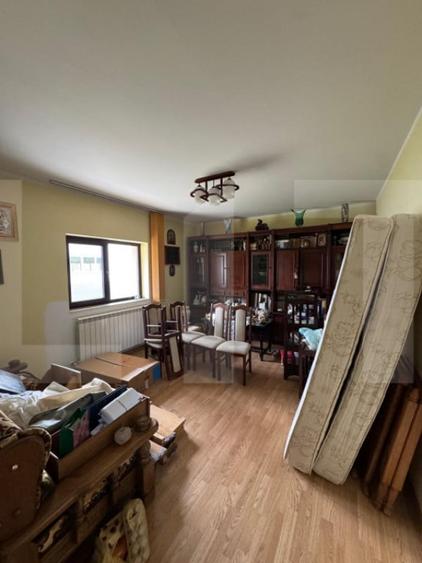 Casă cu 5 camere cu Teren 2990 Mp în Hudum