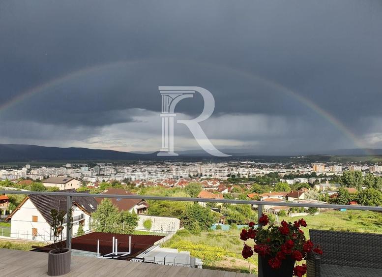 Casă cu 5 camere cu Piscina în Călugareni