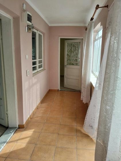 Casă cu 5 camere cu Teren 2700 Mp în Dochia