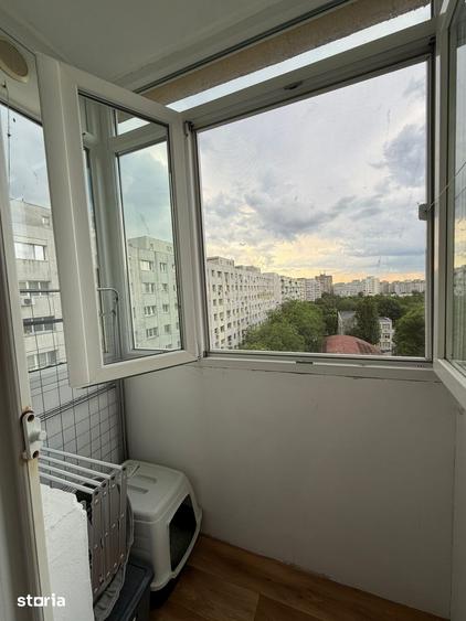 Apartament cu 3 camere semidecomandat, mobilat în Pantelimon