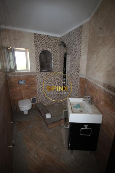 Casă individuală cu 9 camere cu Canalizare în Jilava