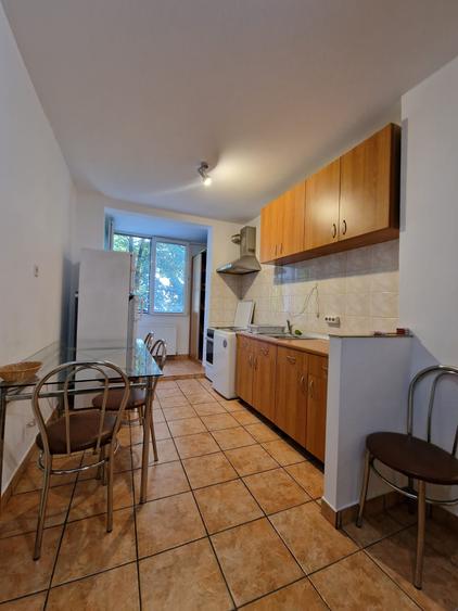 Apartament cu 3 camere decomandat în Colentina