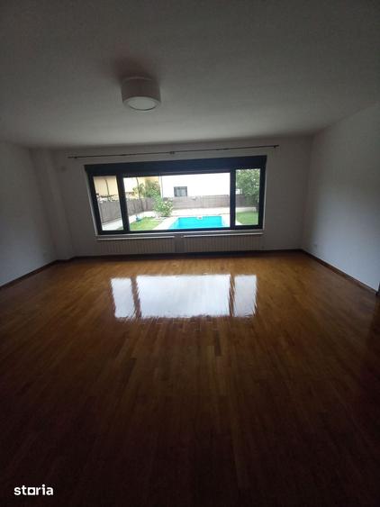 Casă cu 7 camere cu Teren 750 Mp în Cișmigiu