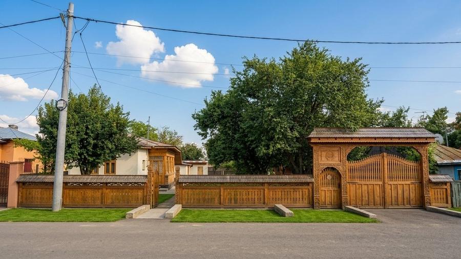 Casă individuală cu 4 camere cu Teren 2700 Mp în Dărăști-Vlașca