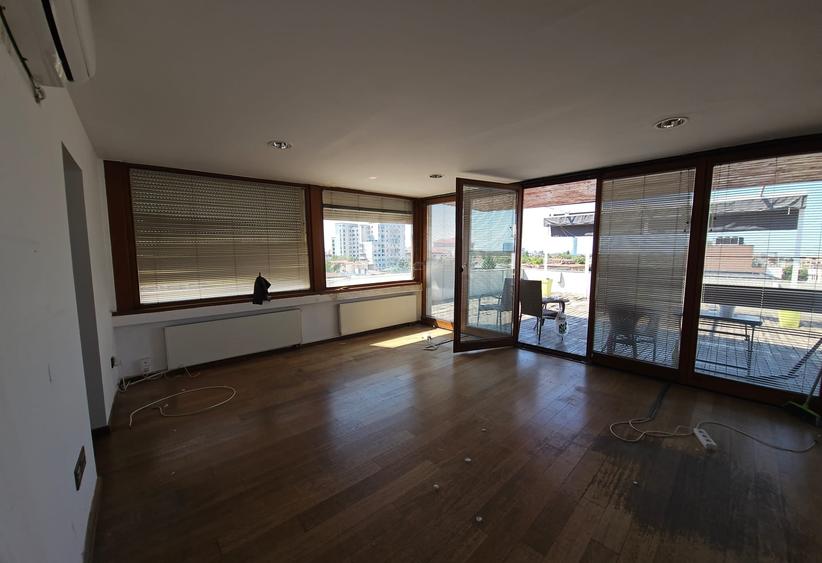 Apartament cu 5 camere decomandat în Dorobanți