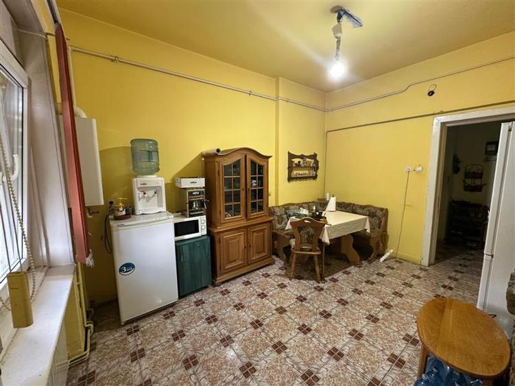 Apartament cu 2 camere decomandat în Vest