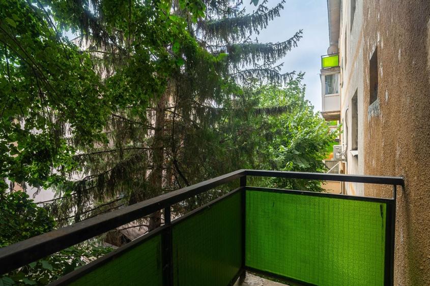 Apartament cu 4 camere decomandat în Boul Roșu