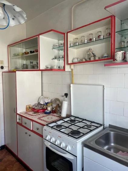 Vand apartament , 3 camere . semidecomandat , etaj 2 , Micro 3 - 12