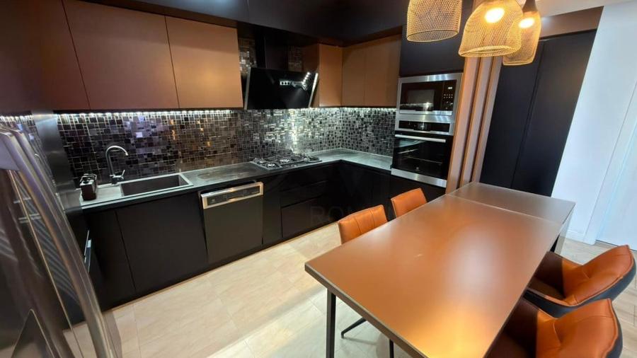 Apartament cu 3 camere semidecomandat în Sisești