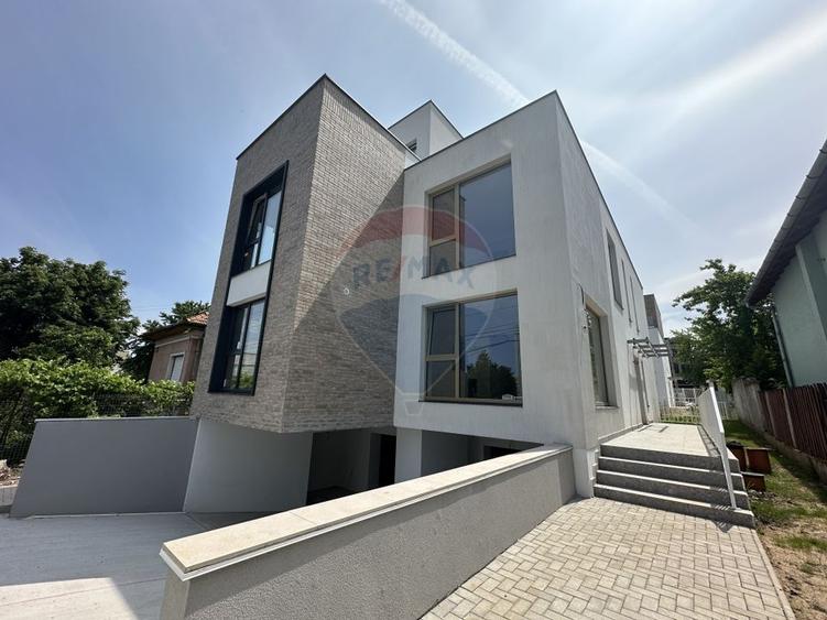 Duplex cu 5 camere cu Teren 278 Mp în Andrei Mureșanu