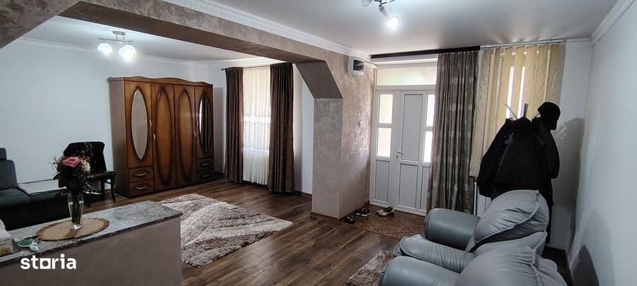 Casă cu 4 camere în Central