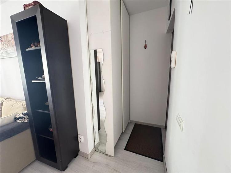 Apartament cu 3 camere decomandat, mobilat în Vasile Aaron