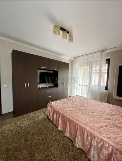 Casă individuală cu 6 camere cu Canalizare în Iris