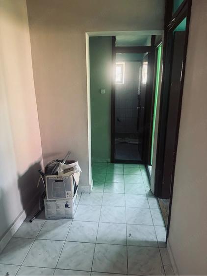Apartament cu 3 camere decomandat în Aradului