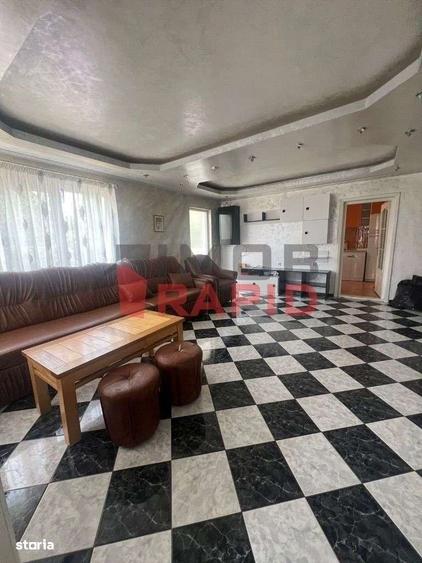 Casă cu 4 camere în Unirea