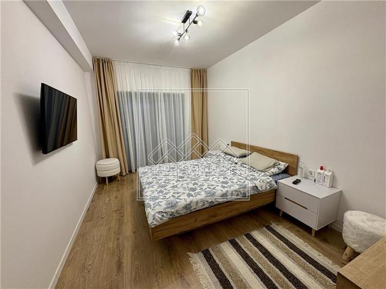 Penthouse cu 5 camere decomandat în Exterior Vest