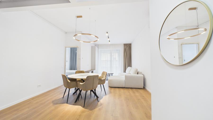 Apartament cu 3 camere semidecomandat în Grivița