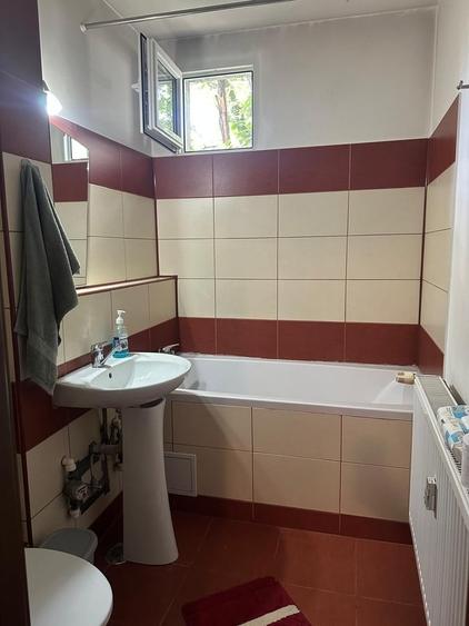 Apartament cu 4 camere decomandat în Titan